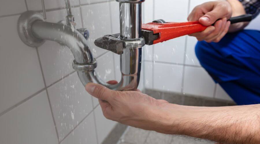 Expert burst pipe repair services in Gillespie, IL